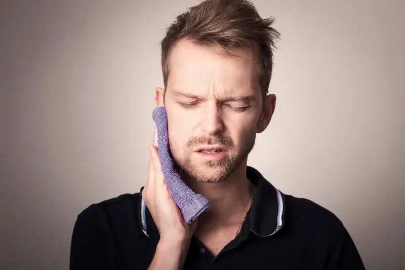 COMMENT L’OSTEOPATHE PEUT SOULAGER VOS DOULEURS OU BLOQUAGES DE MACHOIRE ?